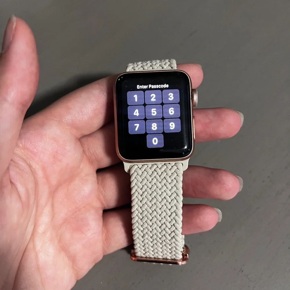 Apple Gold Smartwatch with Stylish Design
